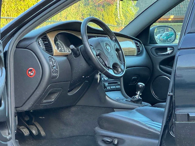 Jaguar - 2002 - x-type - 2.5 v6 executive - 28-jt-kd - afbeelding 11 van  13