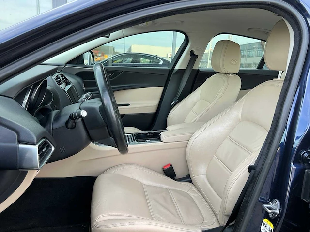 Jaguar - 2015 - xe - 2.0 d portfolio - hj-415-p - afbeelding 6 van  16