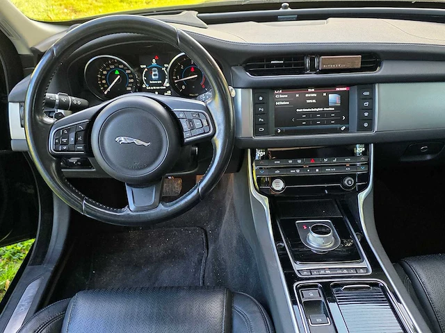 Jaguar - 2015 - xf - 2.0d portfolio - 103dkm - kh-882-z - afbeelding 2 van  25