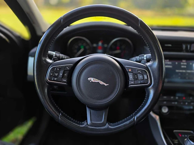 Jaguar - 2015 - xf - 2.0d portfolio - 103dkm - kh-882-z - afbeelding 3 van  25