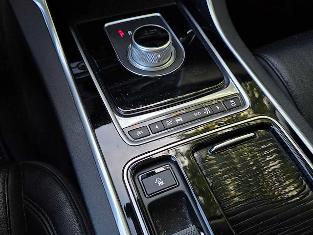Jaguar - 2015 - xf - 2.0d portfolio - 103dkm - kh-882-z - afbeelding 7 van  25