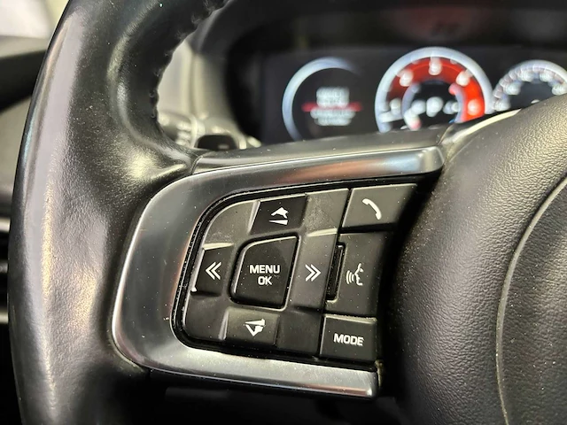 Jaguar - 2017 - f-pace - 2.0 portf. awd 20d - r-547-xl - afbeelding 6 van  30