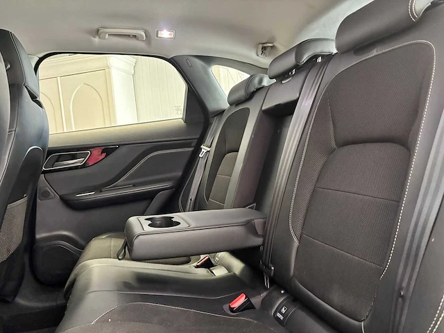 Jaguar - 2017 - f-pace - 2.0 portf. awd 20d - r-547-xl - afbeelding 22 van  30