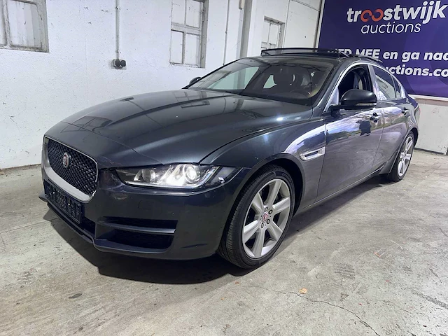 Jaguar - 2017 - xe - 2.0t automaat - us papers - afbeelding 1 van  26