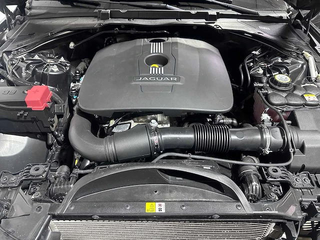 Jaguar - 2017 - xe - 2.0t automaat - us papers - afbeelding 16 van  26
