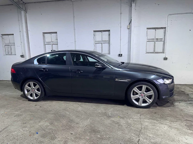 Jaguar - 2017 - xe - 2.0t automaat - us papers - afbeelding 23 van  26