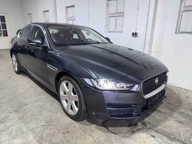 Jaguar - 2017 - xe - 2.0t automaat - us papers - afbeelding 24 van  26