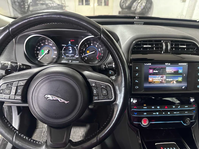 Jaguar - 2017 - xe - 2.0t automaat - us papers - afbeelding 26 van  26