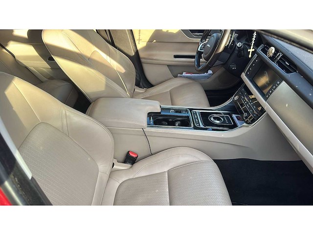 Jaguar - 2017 - xf - 3.0d s - nz-861-v - afbeelding 10 van  13