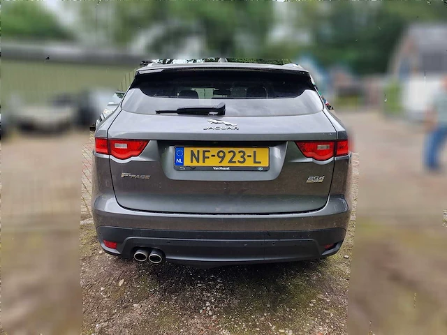 Jaguar - f-pace - 2.0 portf. awd 20d - nf-923-l - 2016 - afbeelding 16 van  21