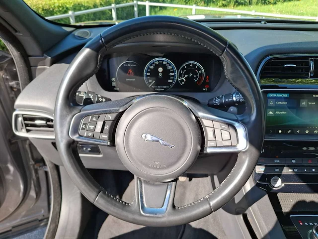 Jaguar - f-pace - 2.0 portfolio awd 25t - 2017 - 250pk - afbeelding 10 van  32
