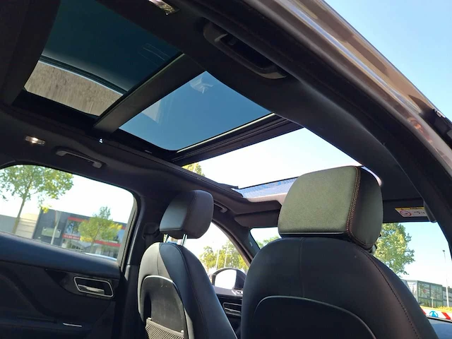 Jaguar - f-pace - 2.0 portfolio awd 25t - 2017 - 250pk - afbeelding 17 van  32