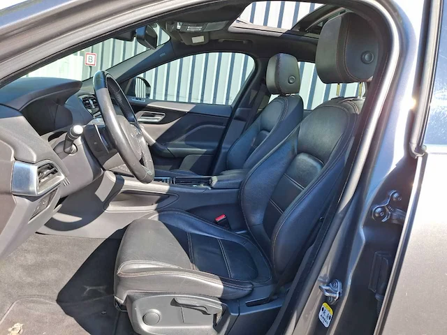 Jaguar - f-pace - 2.0 portfolio awd 25t - 2017 - 250pk - afbeelding 30 van  32