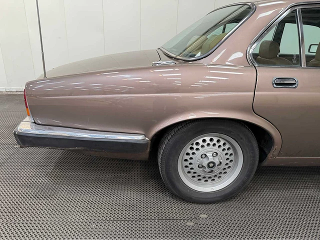 Jaguar - sovereign - xj 6 4.2 - serie 3 - oldtimer - 1983 - afbeelding 20 van  28