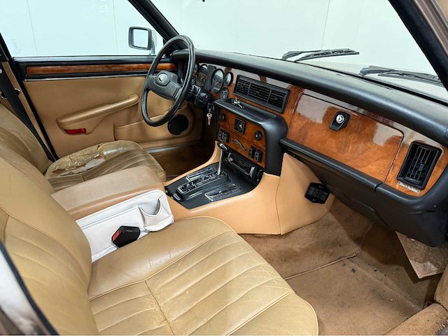 Jaguar - sovereign - xj 6 4.2 - serie 3 - oldtimer - 1983 - afbeelding 2 van  28