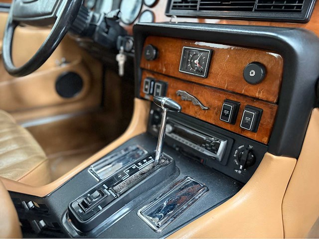Jaguar - sovereign - xj 6 4.2 - serie 3 - oldtimer - 1983 - afbeelding 7 van  28