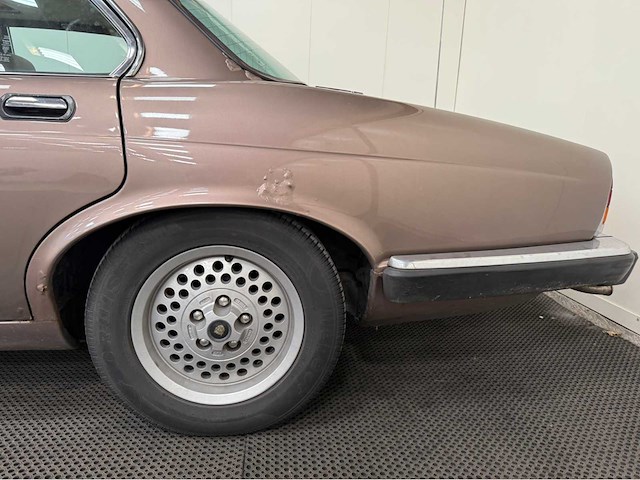 Jaguar - sovereign - xj 6 4.2 - serie 3 - oldtimer - 1983 - afbeelding 19 van  28