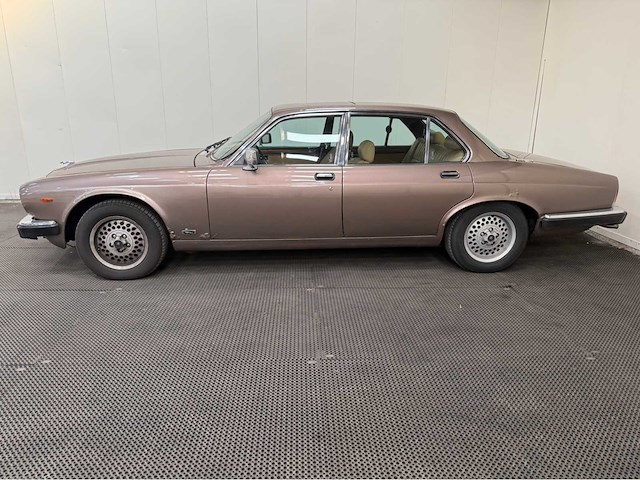Jaguar - sovereign - xj 6 4.2 - serie 3 - oldtimer - 1983 - afbeelding 12 van  28