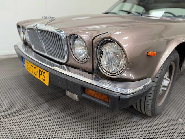 Jaguar - sovereign - xj 6 4.2 - serie 3 - oldtimer - 1983 - afbeelding 28 van  28