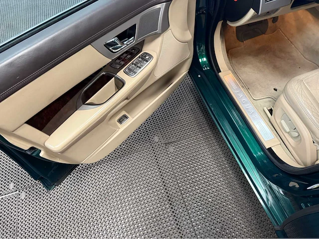Jaguar - xf - personenauto - 2008 - afbeelding 24 van  30