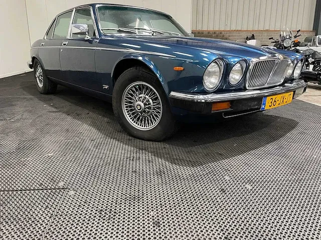 Jaguar - xj - 5.3 v12 he - oldtimer - 1980 - afbeelding 2 van  32