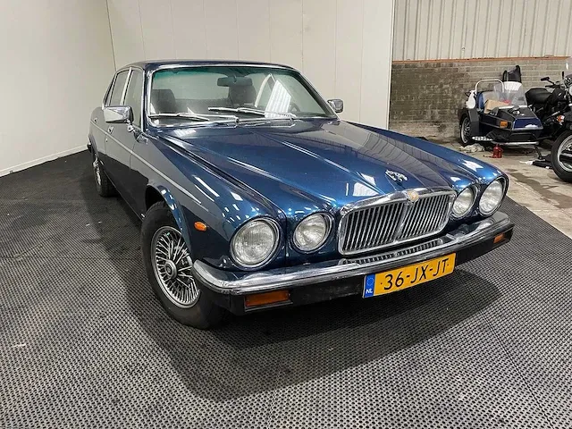 Jaguar - xj - 5.3 v12 he - oldtimer - 1980 - afbeelding 3 van  32