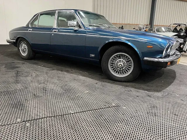 Jaguar - xj - 5.3 v12 he - oldtimer - 1980 - afbeelding 5 van  32