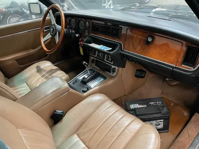 Jaguar - xj - 5.3 v12 he - oldtimer - 1980 - afbeelding 9 van  32