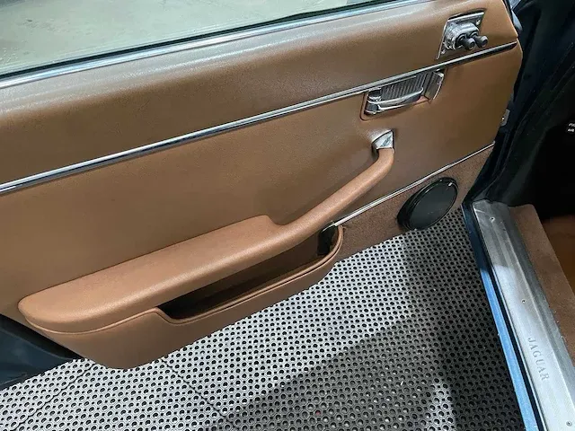 Jaguar - xj - 5.3 v12 he - oldtimer - 1980 - afbeelding 18 van  32