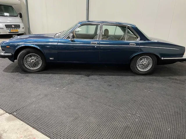 Jaguar - xj - 5.3 v12 he - oldtimer - 1980 - afbeelding 27 van  32