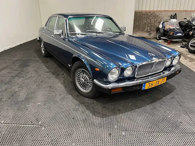 Jaguar - xj - 5.3 v12 he - oldtimer - 1980 - afbeelding 29 van  32