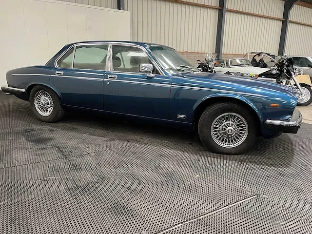 Jaguar - xj - 5.3 v12 he - oldtimer - 1980 - afbeelding 30 van  32