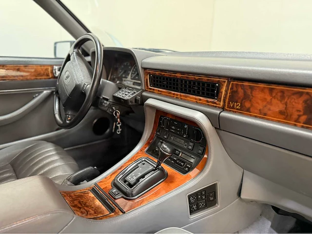 Jaguar - xj - v12 - oldtimer - 1993 - afbeelding 6 van  31
