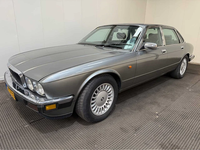 Jaguar - xj - v12 - oldtimer - 1993 - afbeelding 1 van  31