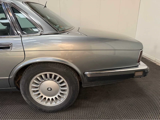 Jaguar - xj - v12 - oldtimer - 1993 - afbeelding 20 van  31