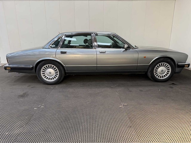 Jaguar - xj - v12 - personenauto - 1993 - afbeelding 2 van  31