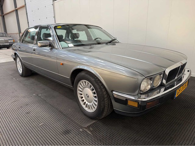 Jaguar - xj - v12 - personenauto - 1993 - afbeelding 4 van  31