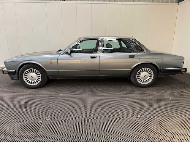 Jaguar - xj - v12 - personenauto - 1993 - afbeelding 31 van  31