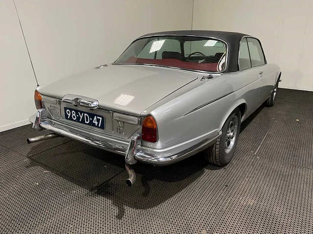 Jaguar - xj 12c - 5.3 v12 - coupe - oldtimer - 1976 - afbeelding 2 van  39