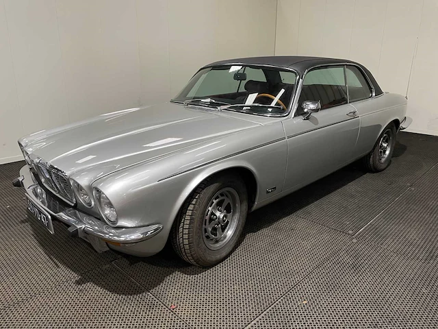 Jaguar - xj 12c - 5.3 v12 - coupe - oldtimer - 1976 - afbeelding 1 van  39