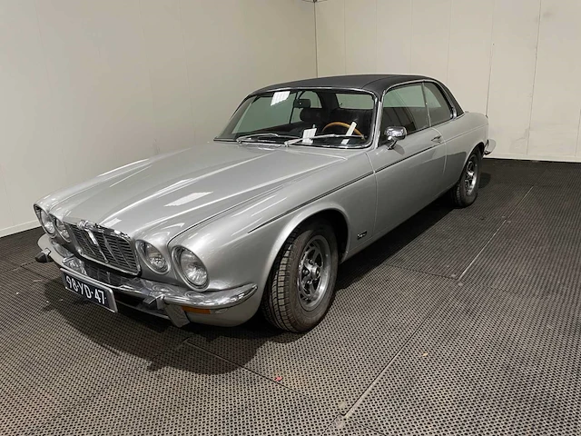 Jaguar - xj 12c - 5.3 v12 - coupe - oldtimer - 1976 - afbeelding 12 van  39