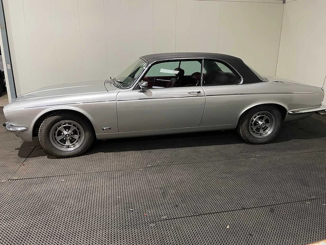 Jaguar - xj 12c - 5.3 v12 - coupe - oldtimer - 1976 - afbeelding 23 van  39