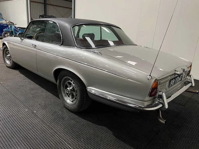 Jaguar - xj 12c - 5.3 v12 - coupe - oldtimer - 1976 - afbeelding 35 van  39