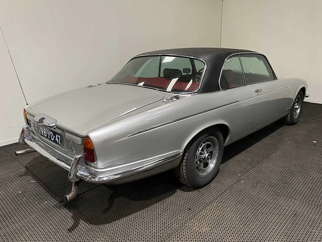 Jaguar - xj 12c - 5.3 v12 - coupe - oldtimer - 1976 - afbeelding 38 van  39