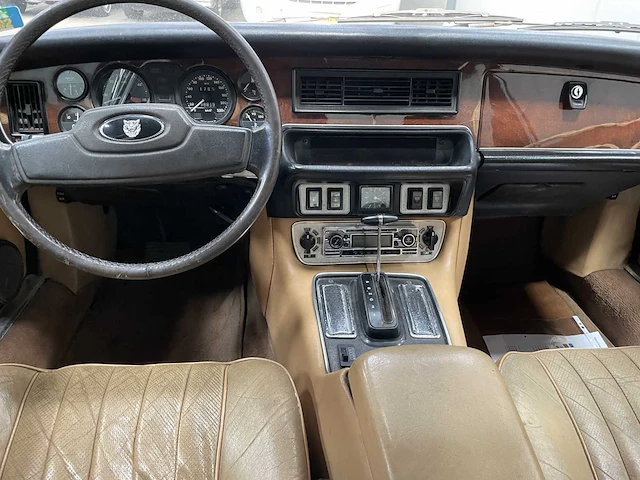 Jaguar - xj 6 - 4.2 - lpg - oldtimer - 1980 - afbeelding 24 van  24