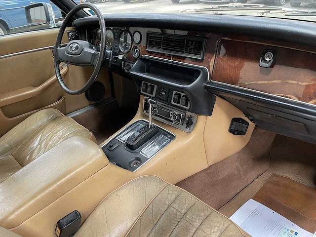 Jaguar - xj 6 - 4.2 - lpg - oldtimer - 1980 - afbeelding 2 van  24