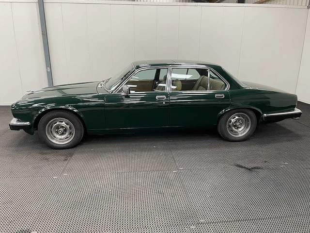 Jaguar - xj 6 - 4.2 - lpg - oldtimer - 1980 - afbeelding 12 van  24