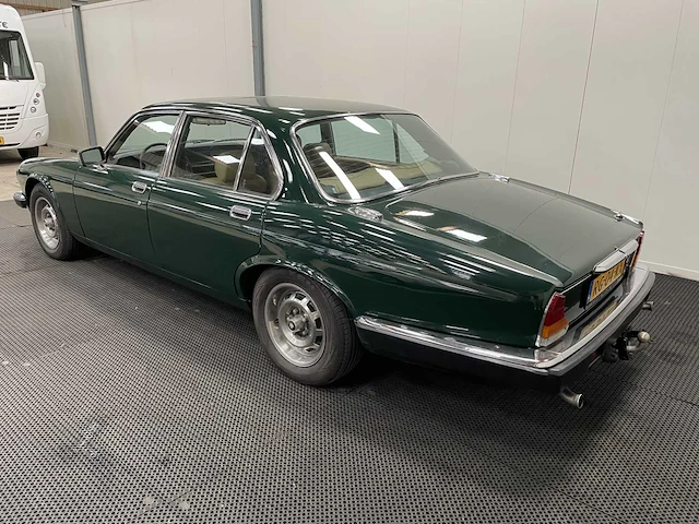 Jaguar - xj 6 - 4.2 - lpg - oldtimer - 1980 - afbeelding 18 van  24