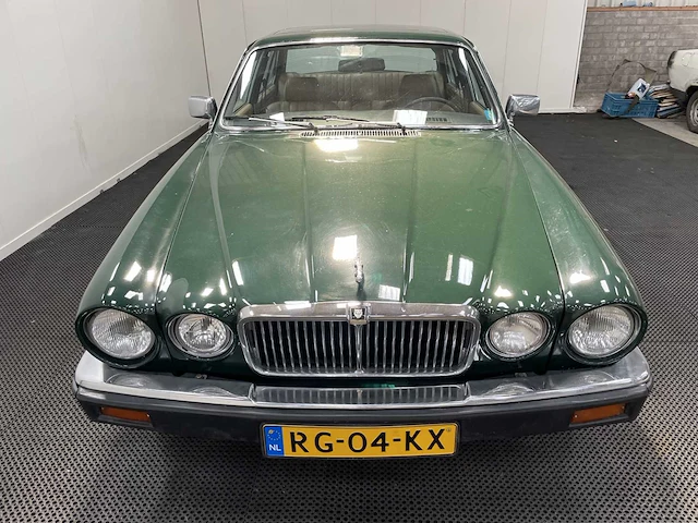 Jaguar - xj 6 - 4.2 - lpg - oldtimer - 1980 - afbeelding 19 van  24
