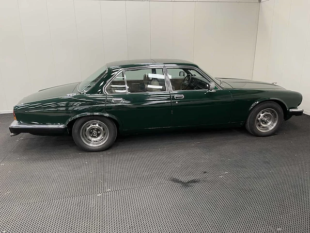 Jaguar - xj 6 - 4.2 - lpg - oldtimer - 1980 - afbeelding 21 van  24